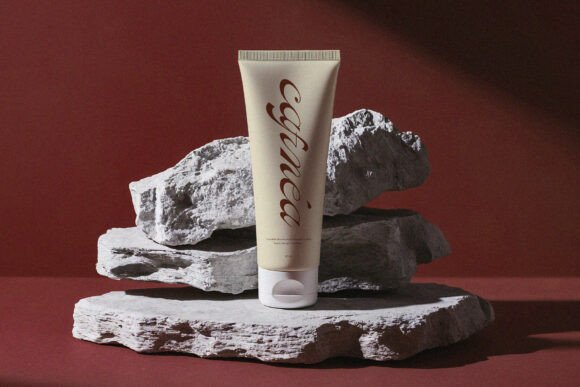 12 Luxury Script Fonts for Cosmetic Packaging 7 Mollies Fonts 148283321 8 580x387 1
