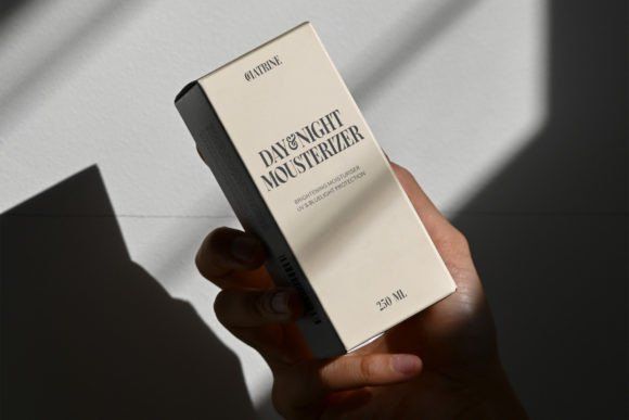 18 Best Sans Serif Fonts for Luxury Product Labels 6 Rosean Fonts 81426090 5 580x387 1