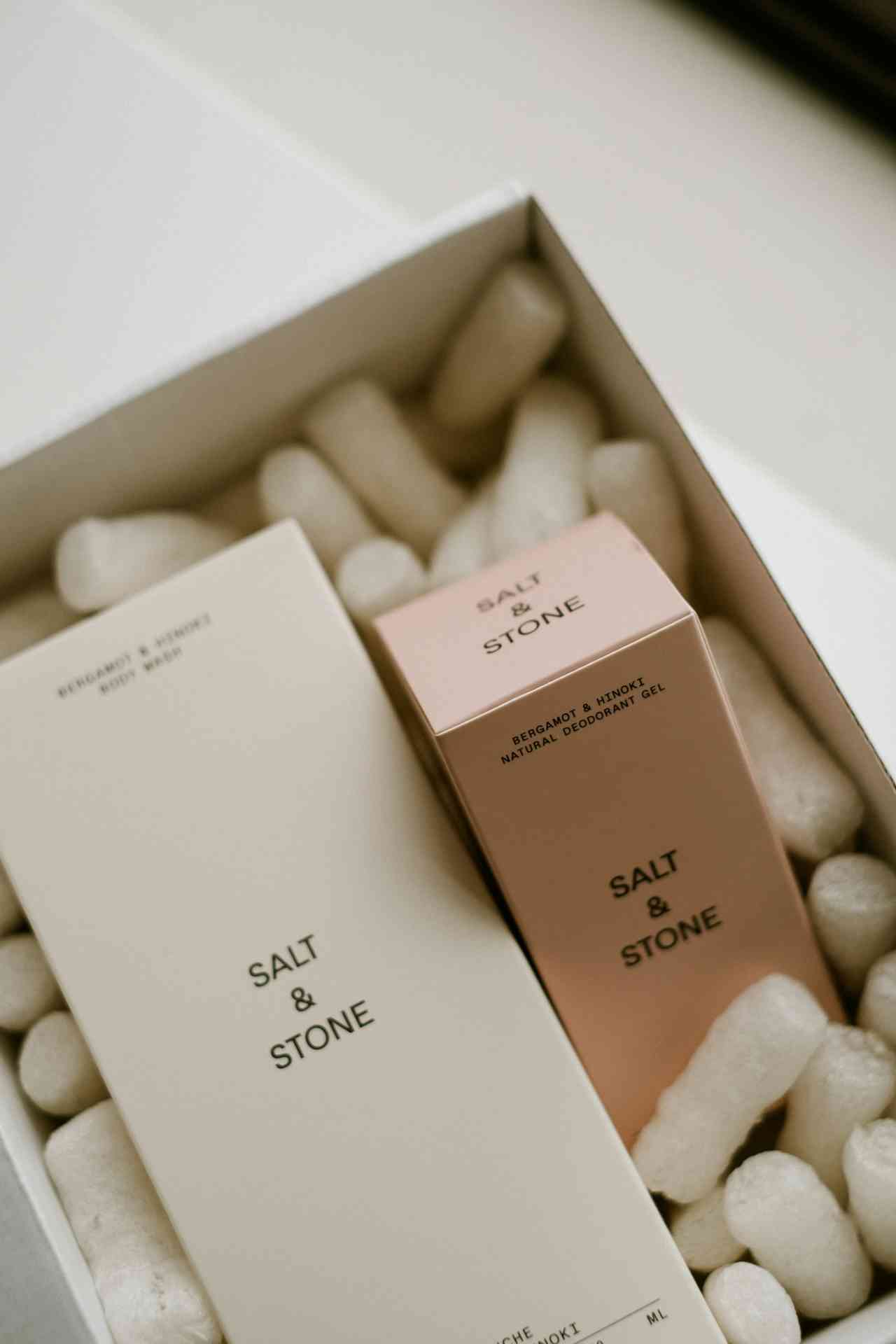 11 Feminine Fonts for Beauty Packaging 2 valeriia miller Ra5YuzH4R8U unsplash 1