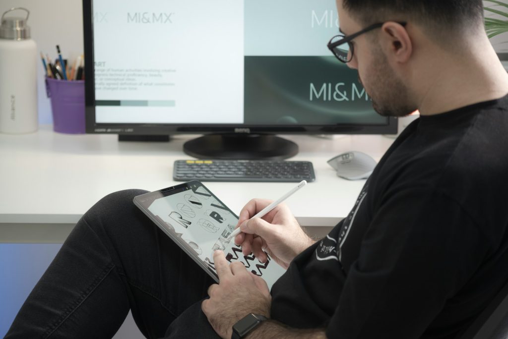 AI Generated Logos: 9 Surprising Reasons They Look Generic 2 AI Generated Logos Design Process