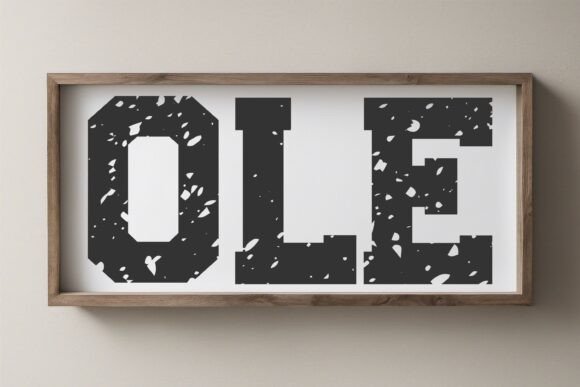 17 Collegiate Fonts: Powerful Picks for Logos & Jerseys 25 Varsity Distressed Fonts 115108337 4 580x387 1
